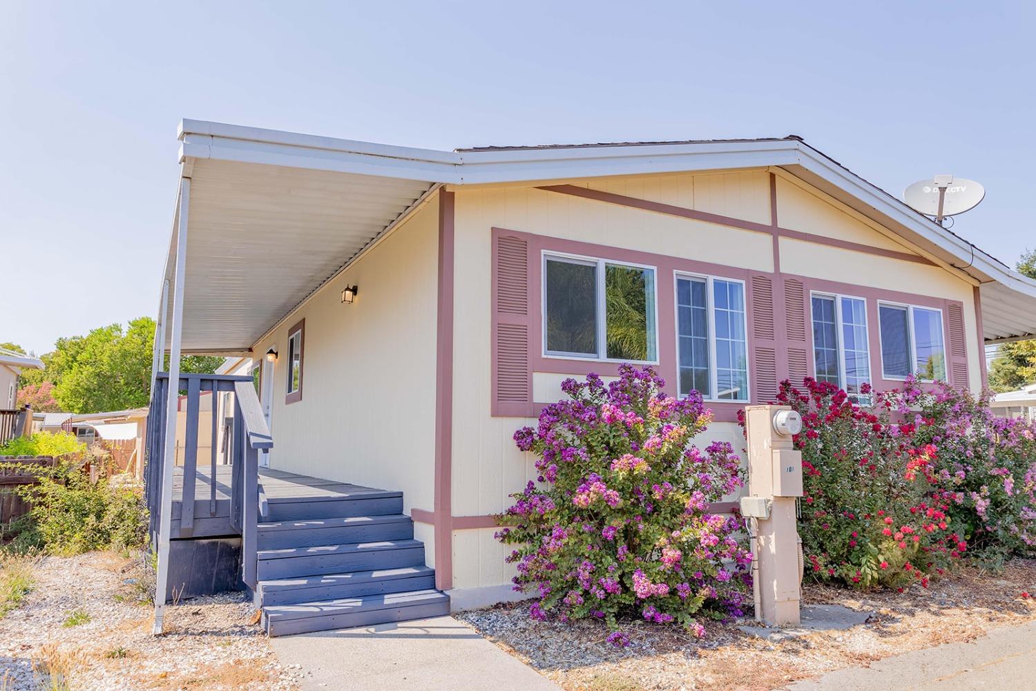 Detail Gallery Image 1 of 42 For 1399 Sacramento Ave 101, West Sacramento,  CA 95605 - 3 Beds | 2 Baths