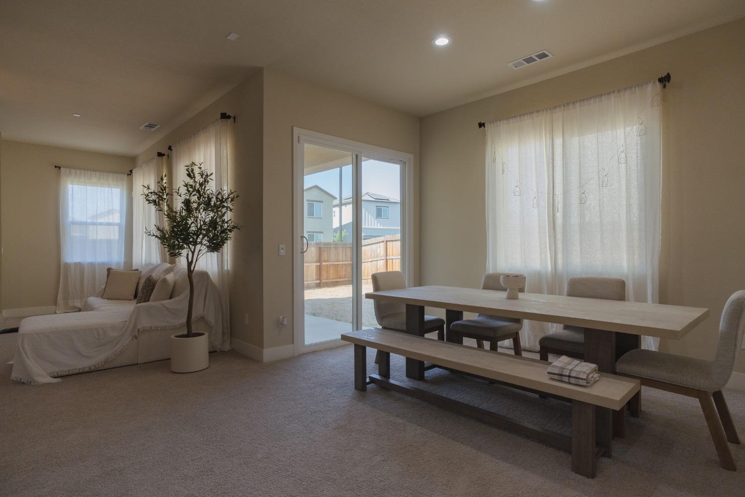 Detail Gallery Image 15 of 50 For 2374 Paramount Ln, Manteca,  CA 95337 - 3 Beds | 2/1 Baths