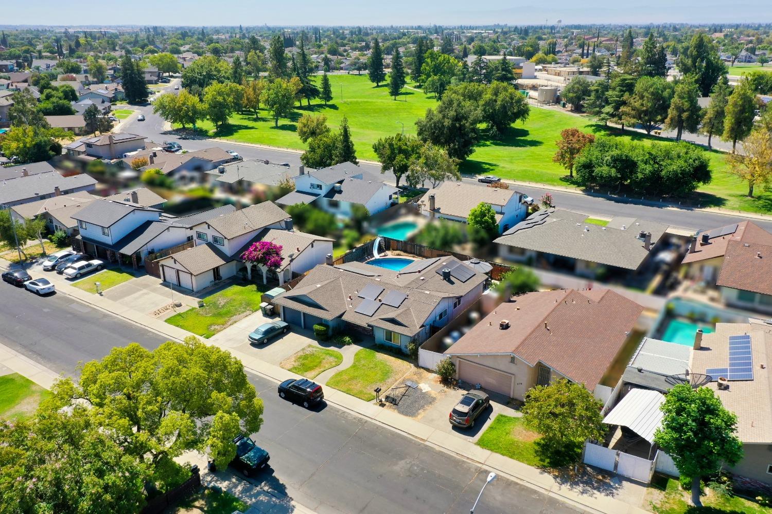 Detail Gallery Image 3 of 37 For 871 Siskiyou Ln, Manteca,  CA 95336 - 4 Beds | 2 Baths