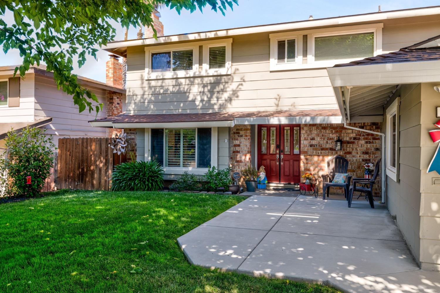 Detail Gallery Image 4 of 65 For 4700 Pedersen Way, Carmichael,  CA 95608 - 4 Beds | 2/1 Baths