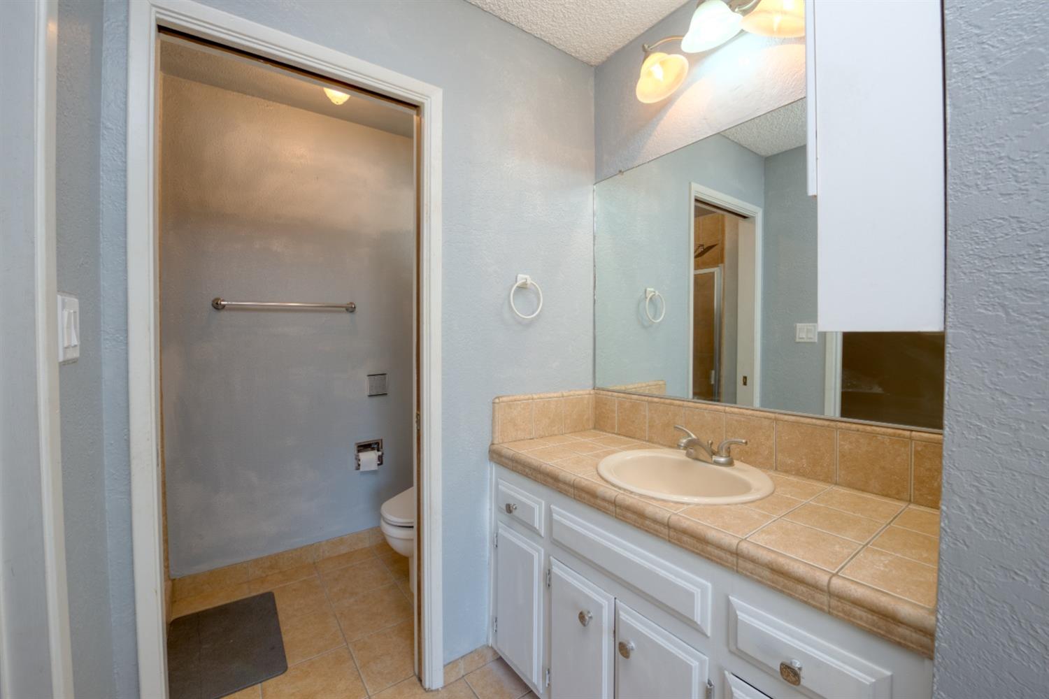 Detail Gallery Image 31 of 37 For 871 Siskiyou Ln, Manteca,  CA 95336 - 4 Beds | 2 Baths