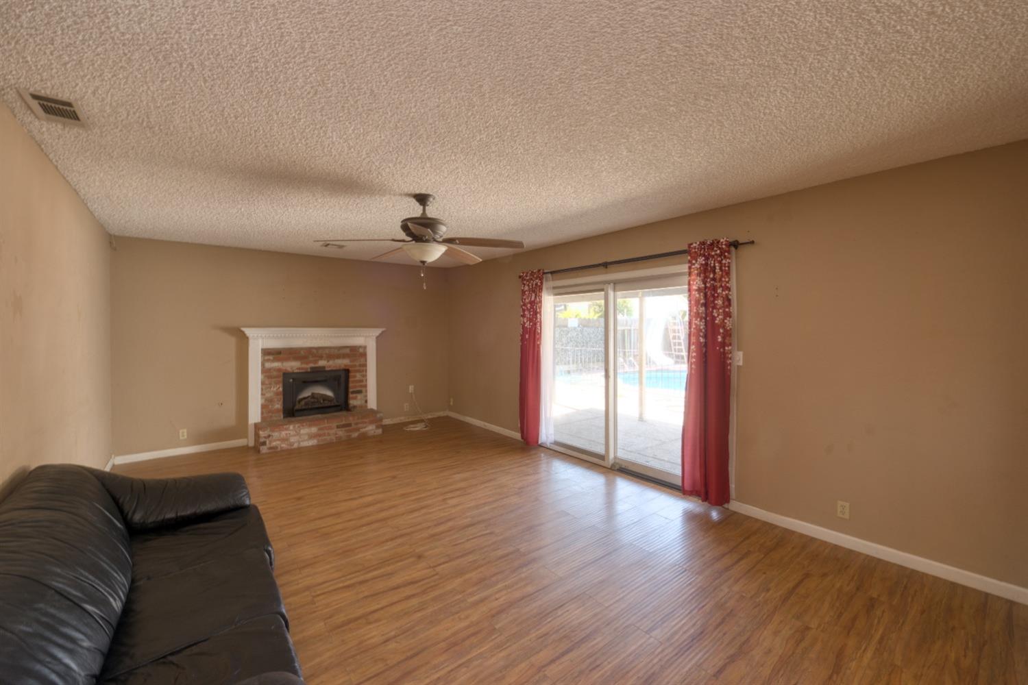 Detail Gallery Image 19 of 37 For 871 Siskiyou Ln, Manteca,  CA 95336 - 4 Beds | 2 Baths