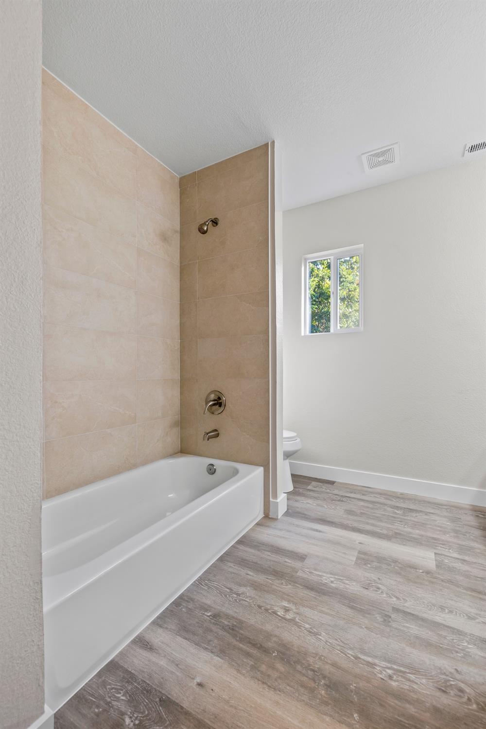 Detail Gallery Image 8 of 31 For 4204 51st St, Sacramento,  CA 95820 - – Beds | – Baths