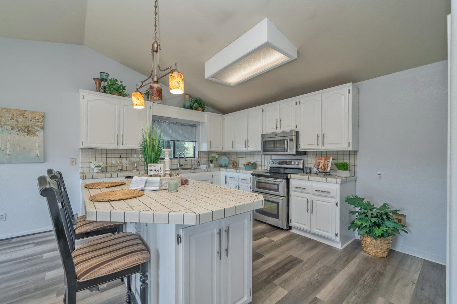 Detail Gallery Image 24 of 46 For 2982 Alhambra Ct, Cameron Park,  CA 95682 - 3 Beds | 2/1 Baths