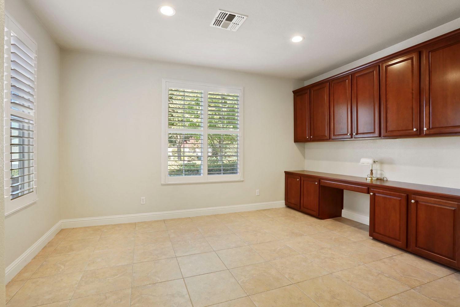 Detail Gallery Image 10 of 66 For 1212 Birchbrook Ct, Manteca,  CA 95336 - 2 Beds | 2 Baths