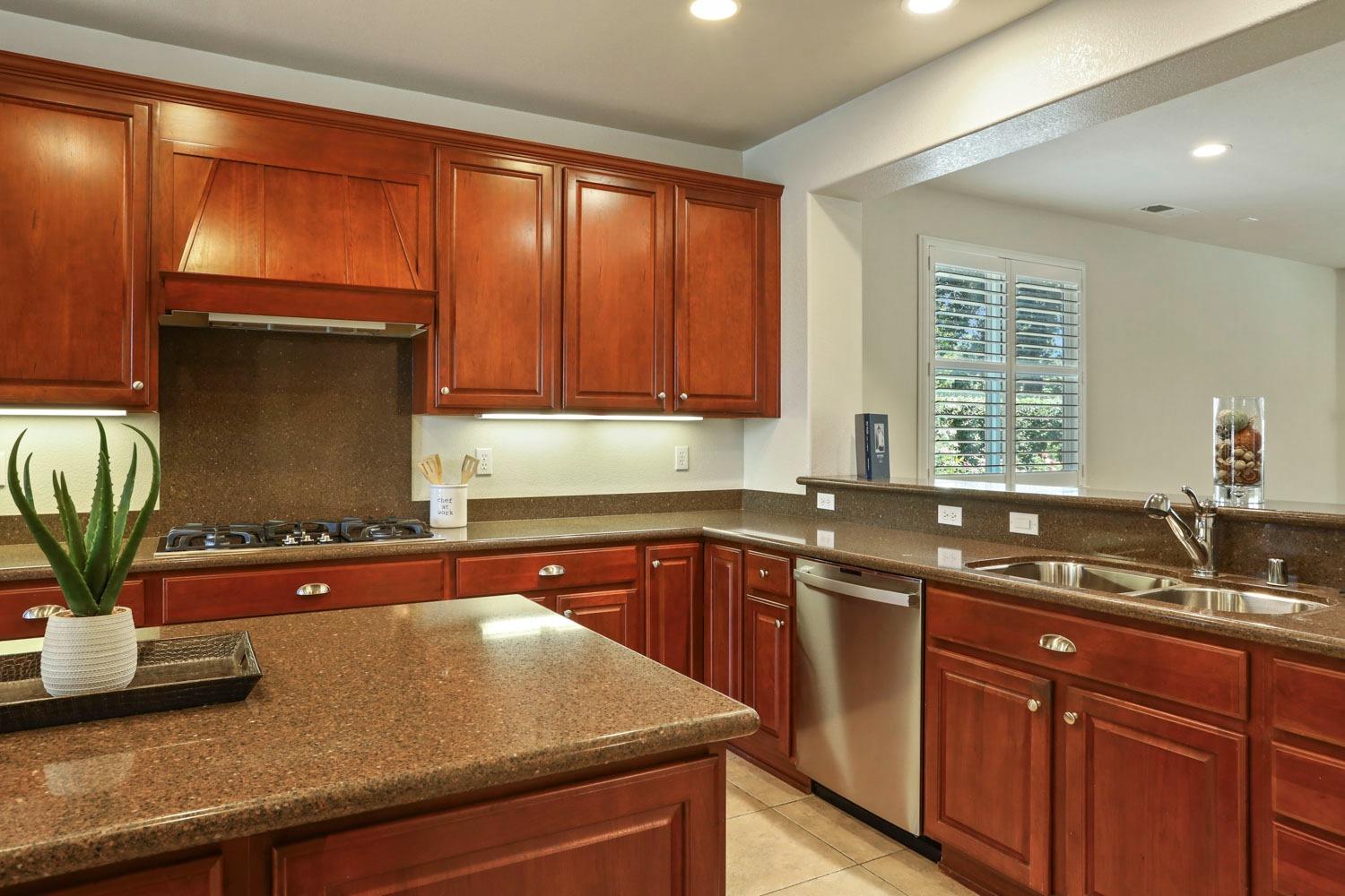 Detail Gallery Image 13 of 66 For 1212 Birchbrook Ct, Manteca,  CA 95336 - 2 Beds | 2 Baths