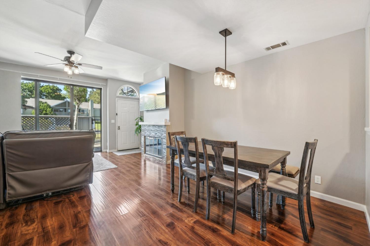 Detail Gallery Image 12 of 37 For 105 Glenbridge Ct, Pleasant Hill,  CA 94523 - 2 Beds | 2/1 Baths