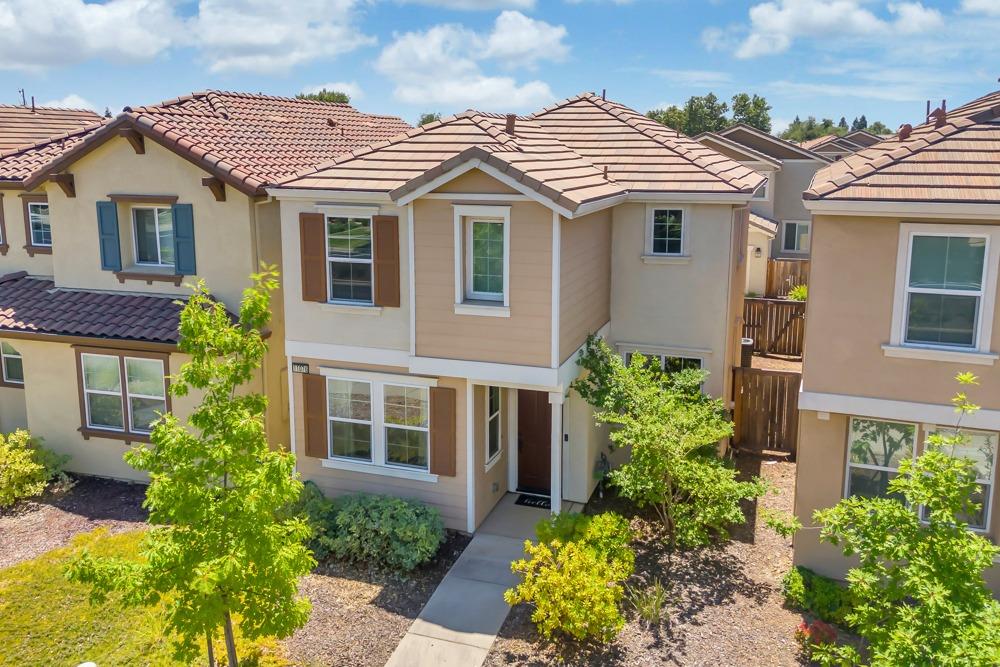 Detail Gallery Image 1 of 42 For 11076 International Dr, Rancho Cordova,  CA 95670 - 3 Beds | 2/1 Baths