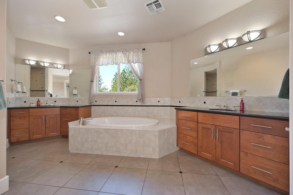 Detail Gallery Image 36 of 52 For 4350 Meadowview Acres Rd, Cool,  CA 95614 - 4 Beds | 3/1 Baths