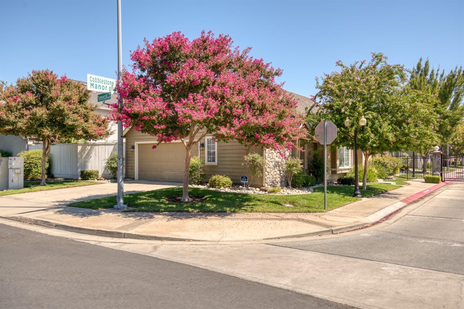 Detail Gallery Image 2 of 34 For 2152 Cobblestone Mnr, Modesto,  CA 95355 - 2 Beds | 2 Baths