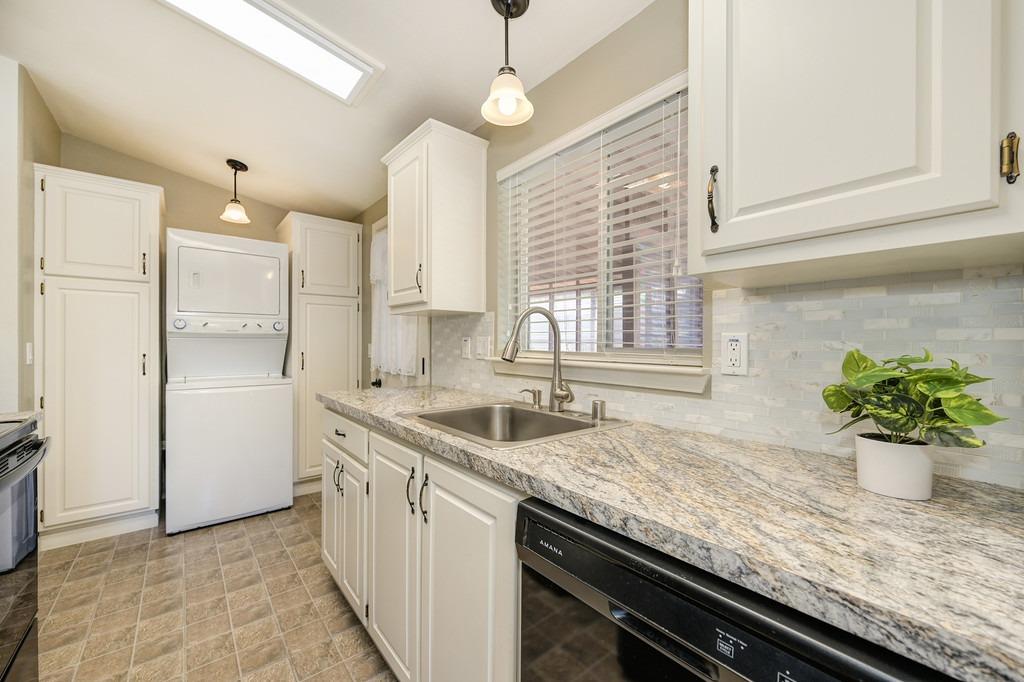 Detail Gallery Image 14 of 33 For 22 Shady Oaks Dr, Folsom,  CA 95630 - 2 Beds | 2 Baths