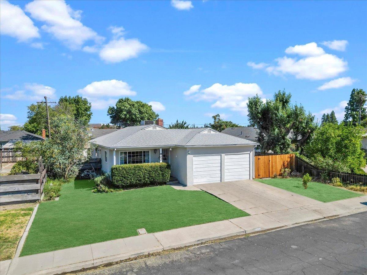 Elmo Court, Manteca, California image 2