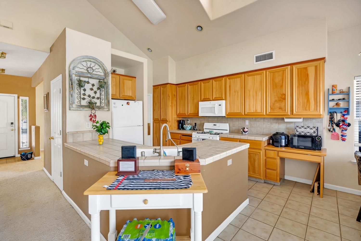 Detail Gallery Image 14 of 48 For 1818 De Anza Way, Los Banos,  CA 93635 - 4 Beds | 3/1 Baths