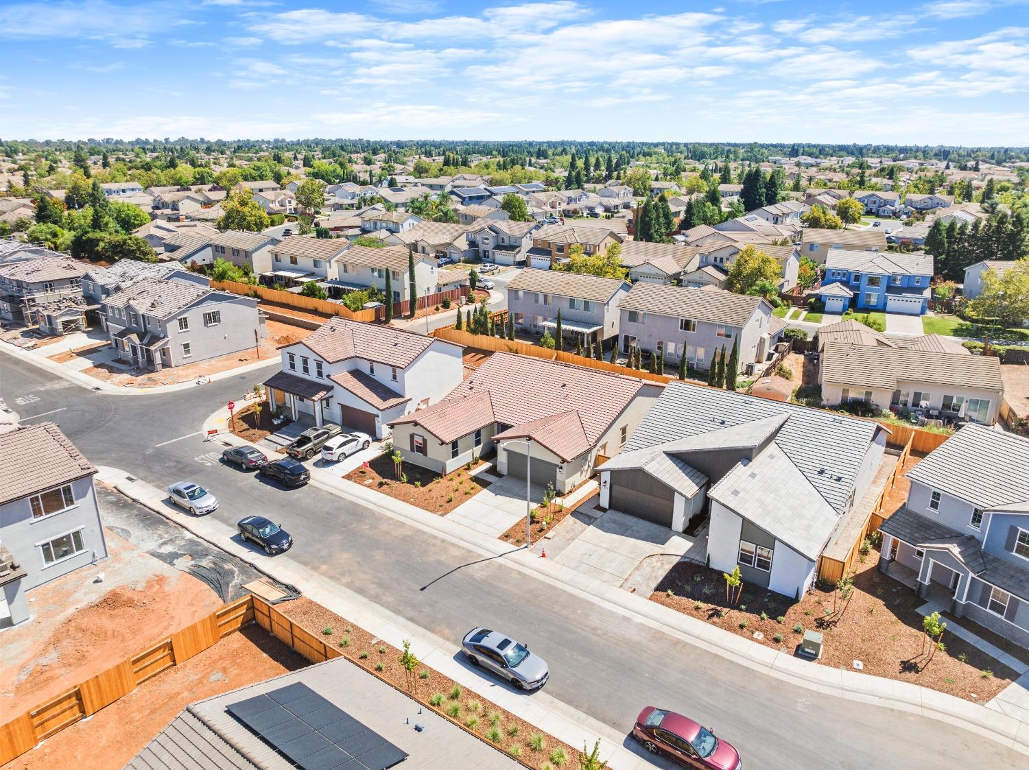 Detail Gallery Image 69 of 70 For 10040 Lake Almanor Cir, Sacramento,  CA 95829 - 4 Beds | 4 Baths