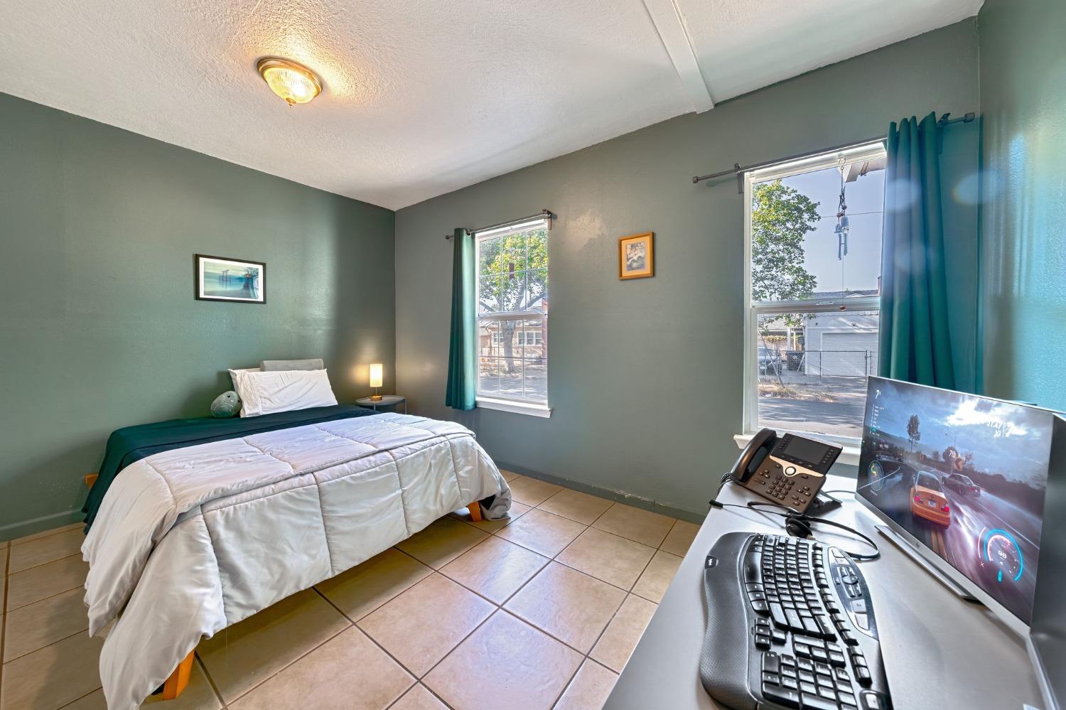 Detail Gallery Image 11 of 21 For 380 Barrette Ave, Sacramento,  CA 95815 - 2 Beds | 1 Baths