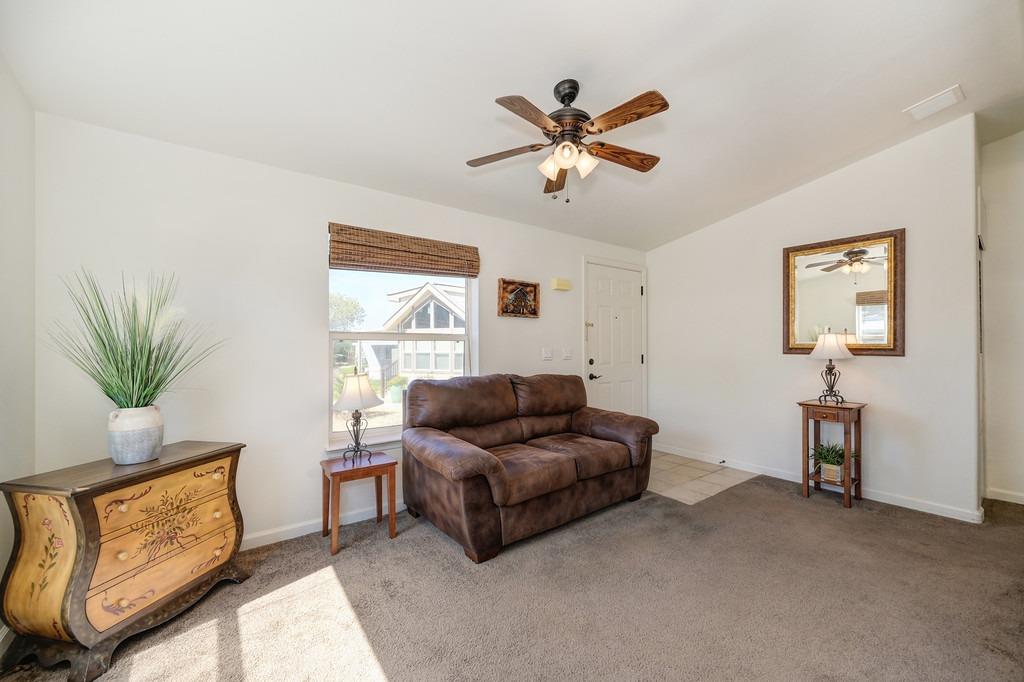 Detail Gallery Image 11 of 33 For 22 Shady Oaks Dr, Folsom,  CA 95630 - 2 Beds | 2 Baths