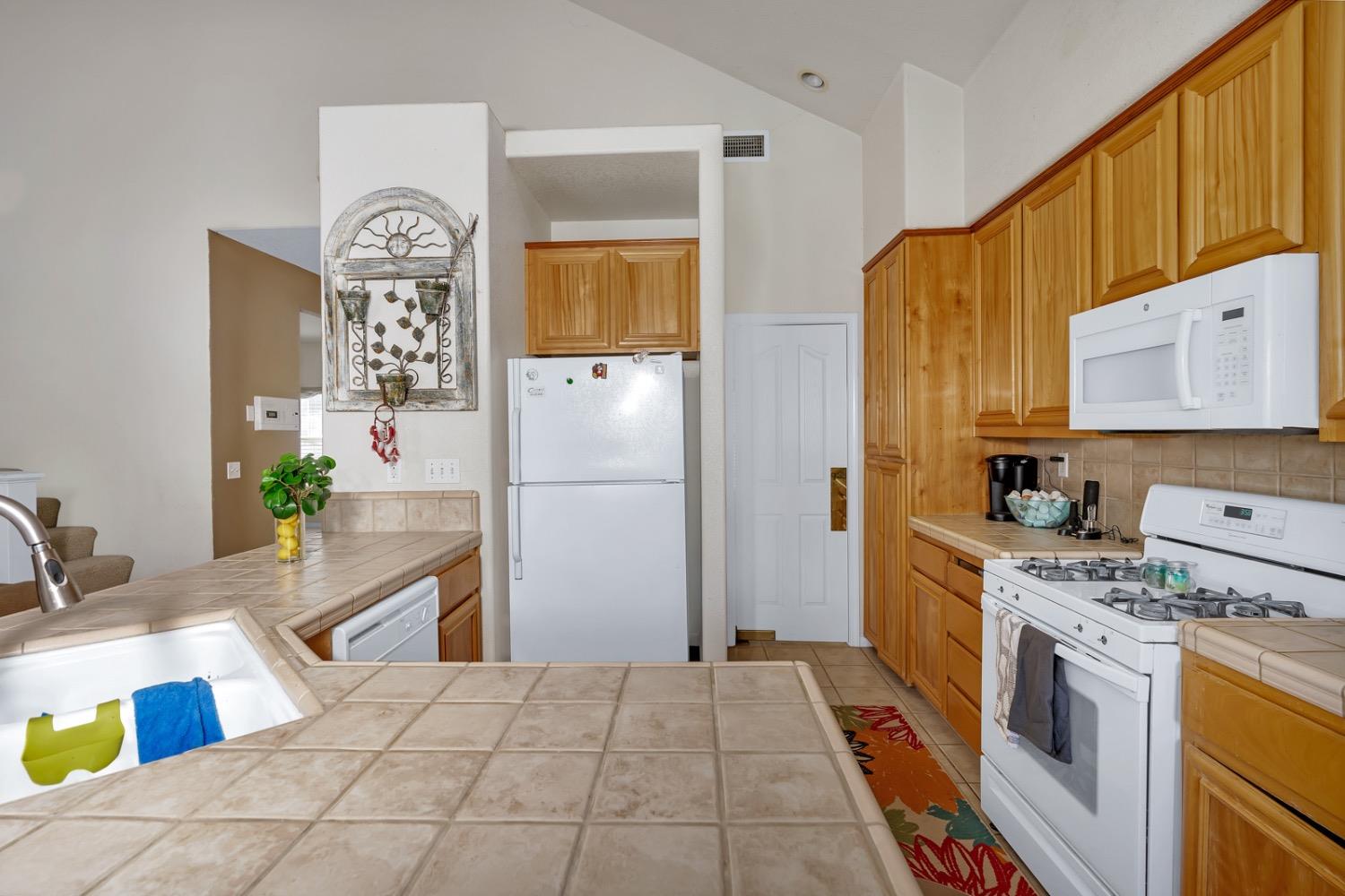 Detail Gallery Image 15 of 48 For 1818 De Anza Way, Los Banos,  CA 93635 - 4 Beds | 3/1 Baths