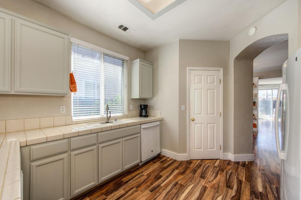 Detail Gallery Image 9 of 50 For 10431 Dnieper Ln, Stockton,  CA 95219 - 4 Beds | 2 Baths