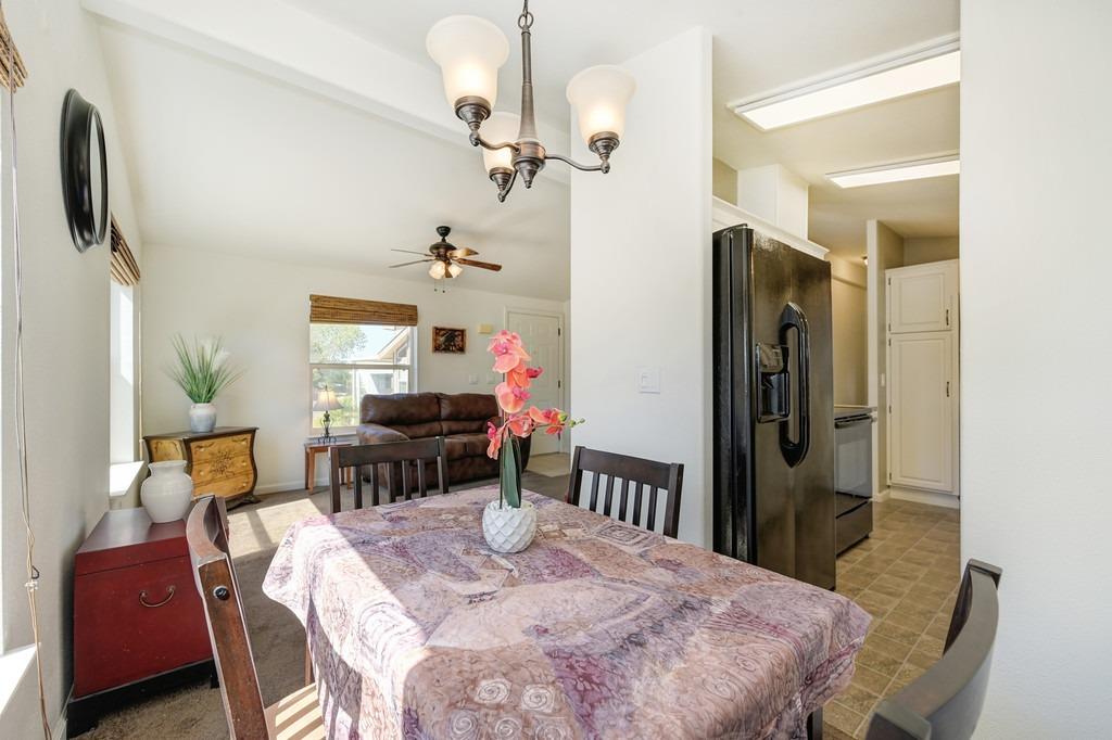 Detail Gallery Image 13 of 33 For 22 Shady Oaks Dr, Folsom,  CA 95630 - 2 Beds | 2 Baths