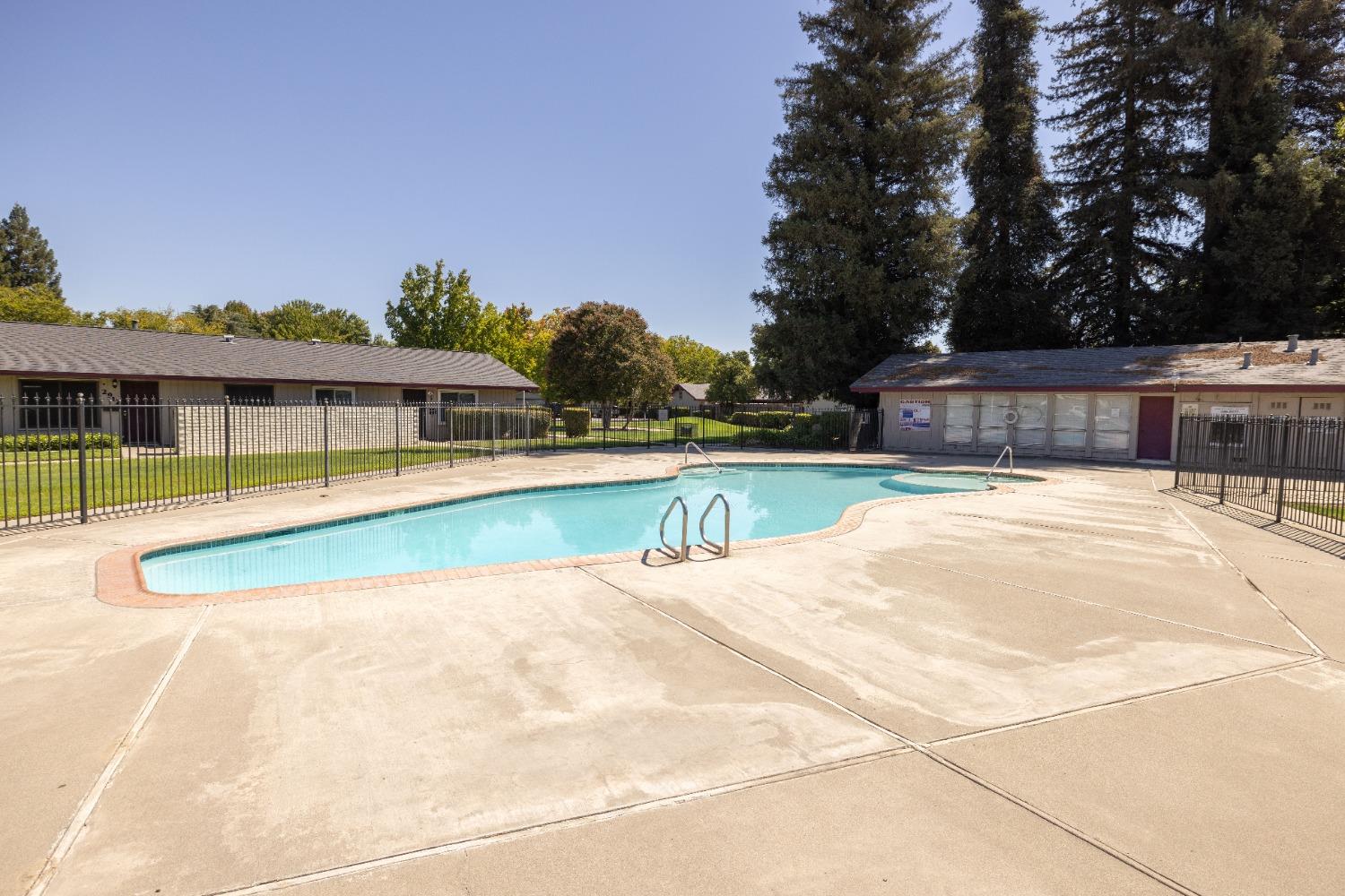 Detail Gallery Image 4 of 19 For 2920 Fisher Ct #195-1,  Stockton,  CA 95207 - 2 Beds | 1 Baths