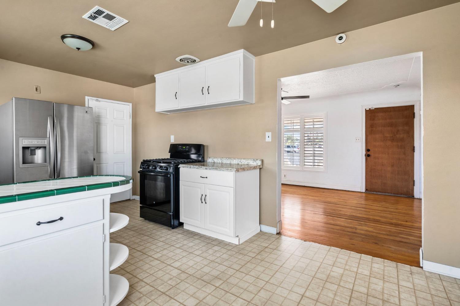 Detail Gallery Image 7 of 25 For 216 N Veach Ave, Manteca,  CA 95337 - 2 Beds | 1 Baths