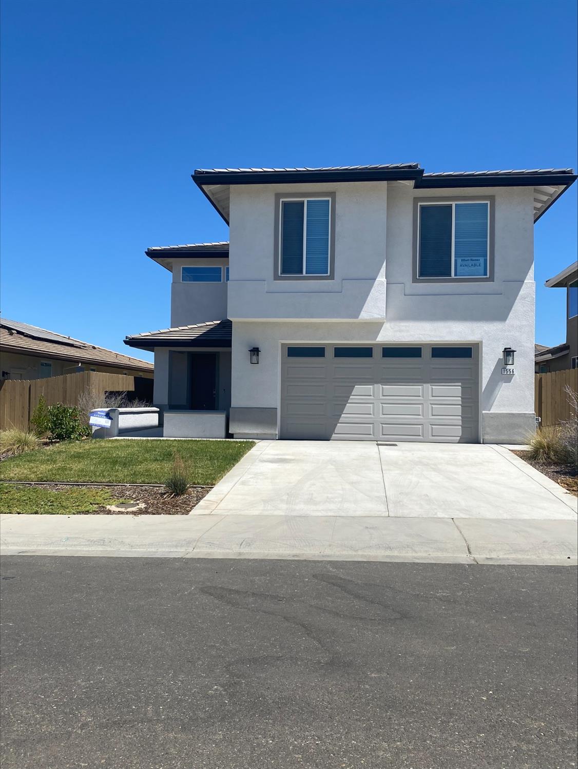 Detail Gallery Image 1 of 8 For 1556 Seneca Cir, El Dorado Hills,  CA 95762 - 4 Beds | 2/1 Baths