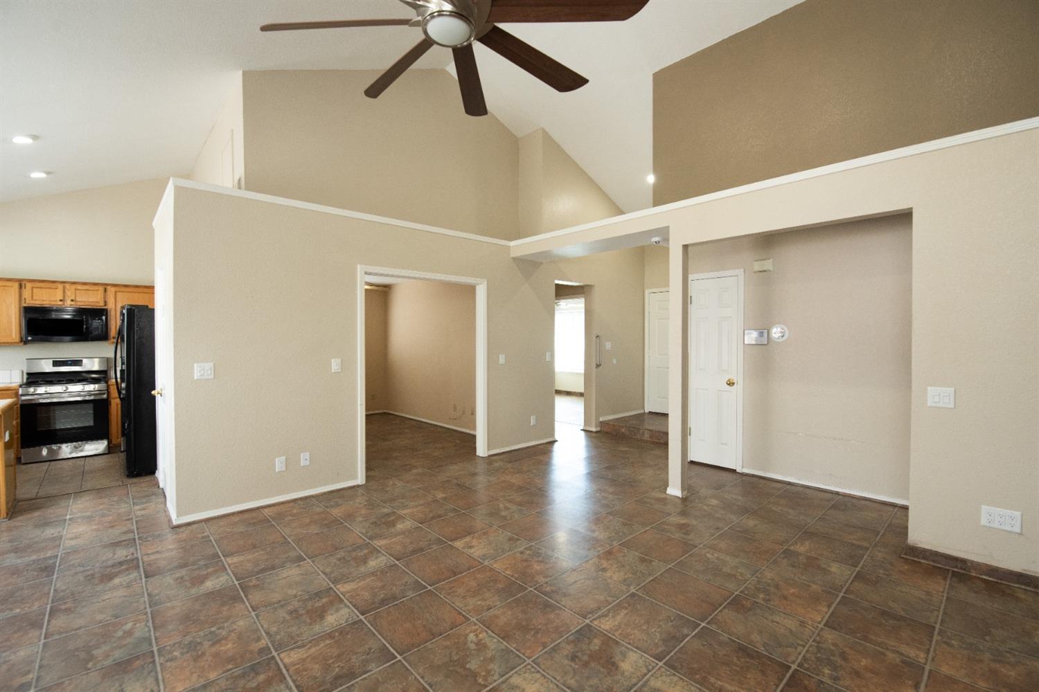 Detail Gallery Image 7 of 34 For 2152 Cobblestone Mnr, Modesto,  CA 95355 - 2 Beds | 2 Baths