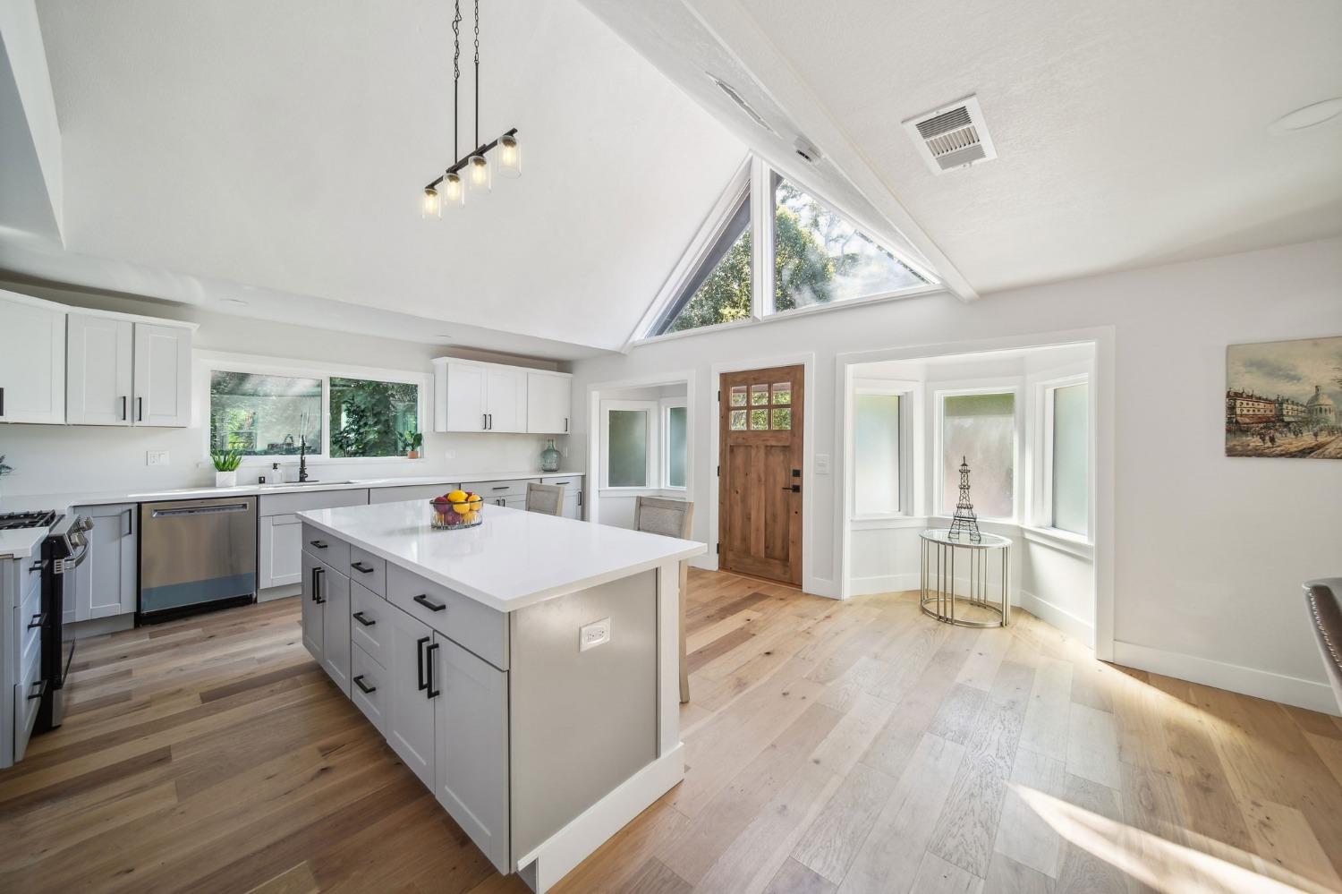 Detail Gallery Image 5 of 33 For 610 Nestora Ave, Aptos,  CA 95003 - 3 Beds | 2 Baths