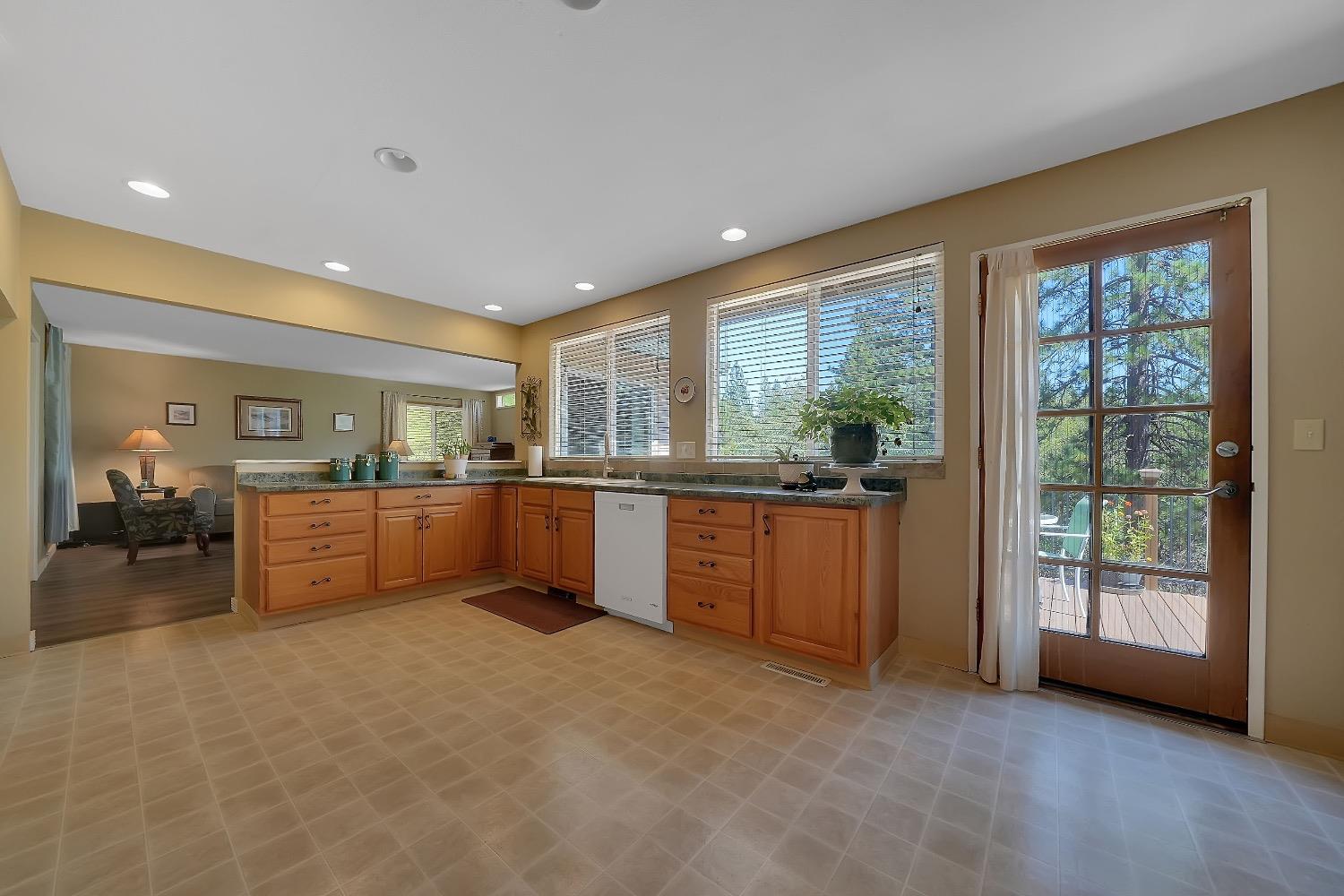 Detail Gallery Image 11 of 61 For 20895 E Warner Rd, Pine Grove,  CA 95665 - 4 Beds | 2 Baths