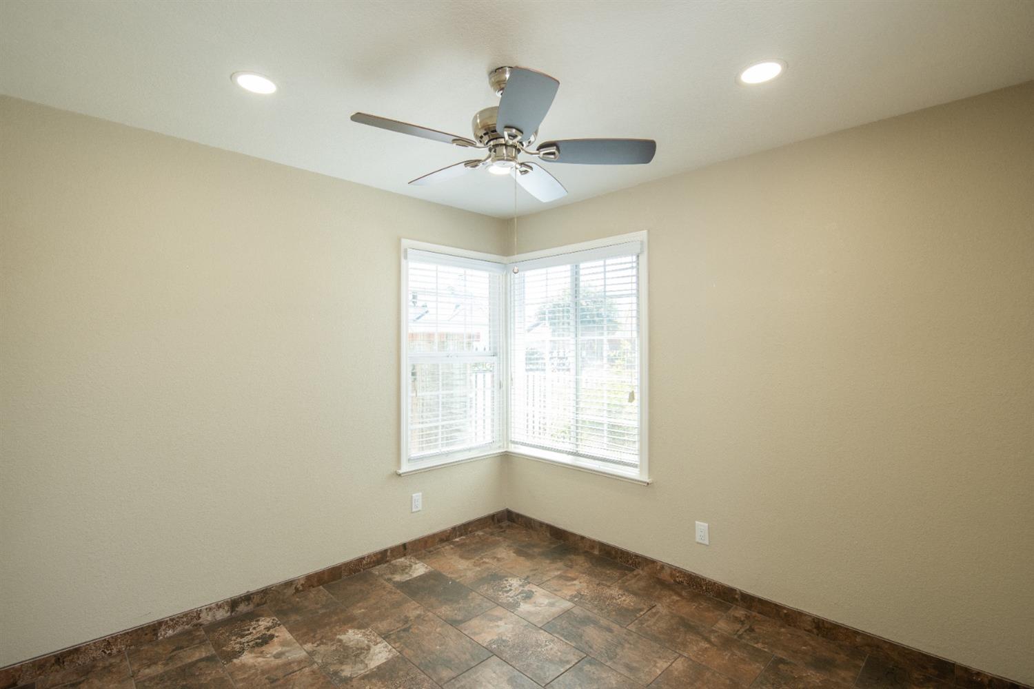 Detail Gallery Image 19 of 34 For 2152 Cobblestone Mnr, Modesto,  CA 95355 - 2 Beds | 2 Baths