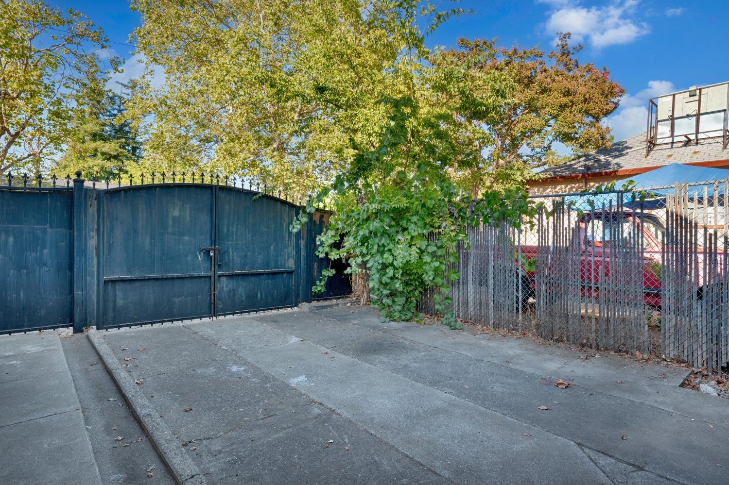 Detail Gallery Image 14 of 21 For 380 Barrette Ave, Sacramento,  CA 95815 - 2 Beds | 1 Baths