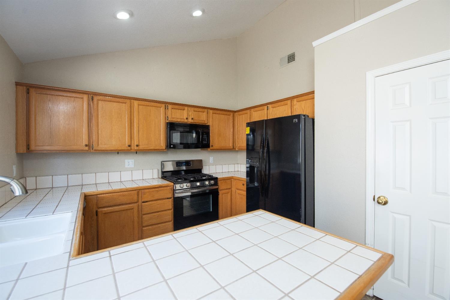 Detail Gallery Image 12 of 34 For 2152 Cobblestone Mnr, Modesto,  CA 95355 - 2 Beds | 2 Baths