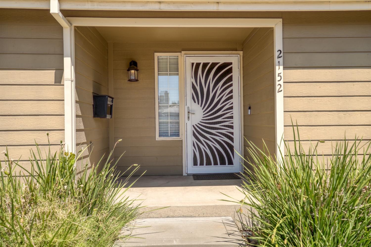 Detail Gallery Image 5 of 34 For 2152 Cobblestone Mnr, Modesto,  CA 95355 - 2 Beds | 2 Baths