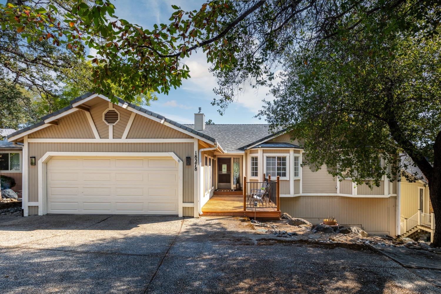 Detail Gallery Image 1 of 38 For 18278 Hummingbird Dr, Penn Valley,  CA 95946 - 3 Beds | 2 Baths