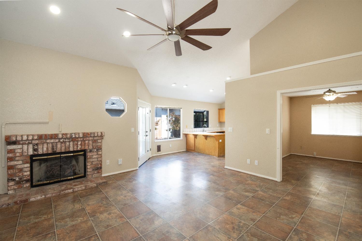 Detail Gallery Image 6 of 34 For 2152 Cobblestone Mnr, Modesto,  CA 95355 - 2 Beds | 2 Baths