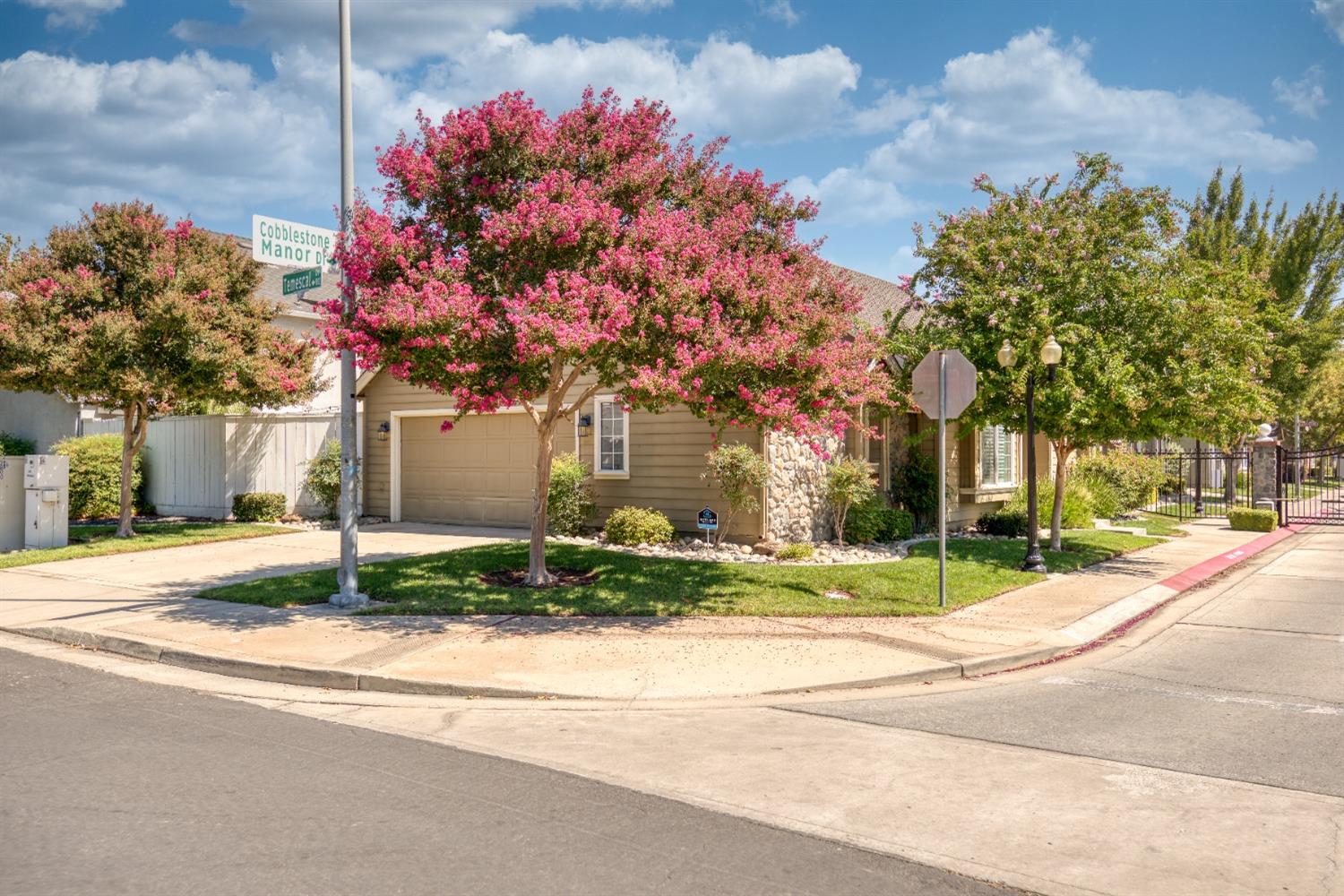 Detail Gallery Image 1 of 34 For 2152 Cobblestone Mnr, Modesto,  CA 95355 - 2 Beds | 2 Baths