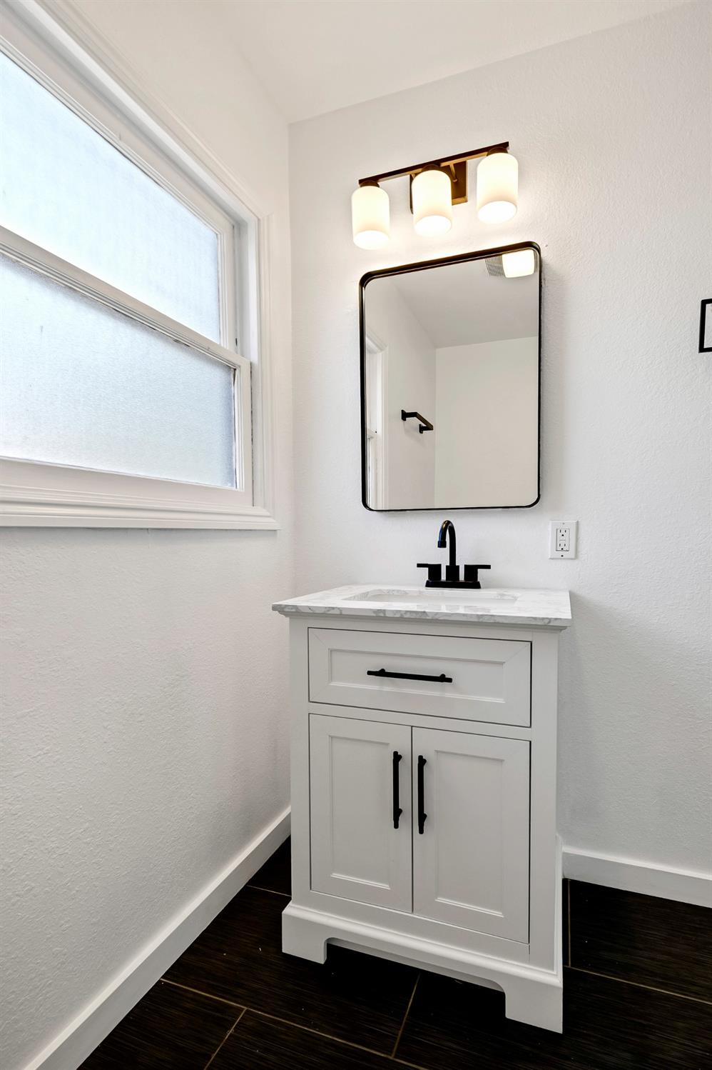 Detail Gallery Image 36 of 51 For 5065 9th Ave, Sacramento,  CA 95820 - 2 Beds | 1 Baths