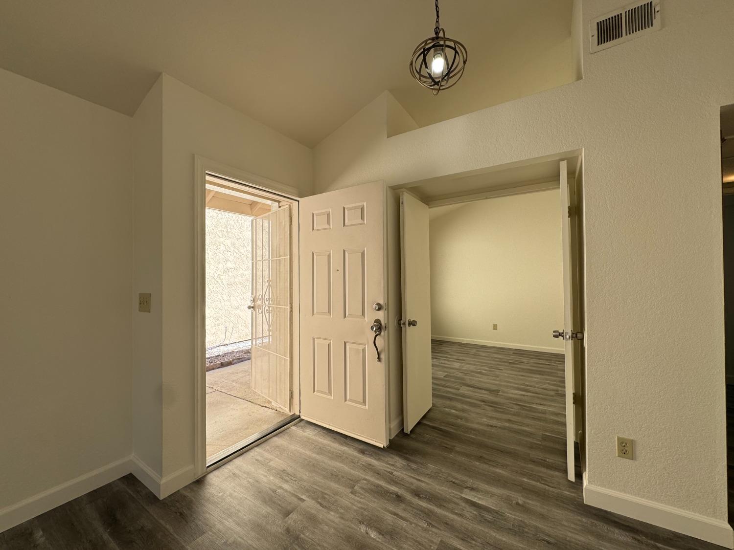 Detail Gallery Image 11 of 22 For 2263 Sandcastle Way, Sacramento,  CA 95833 - 2 Beds | 2 Baths