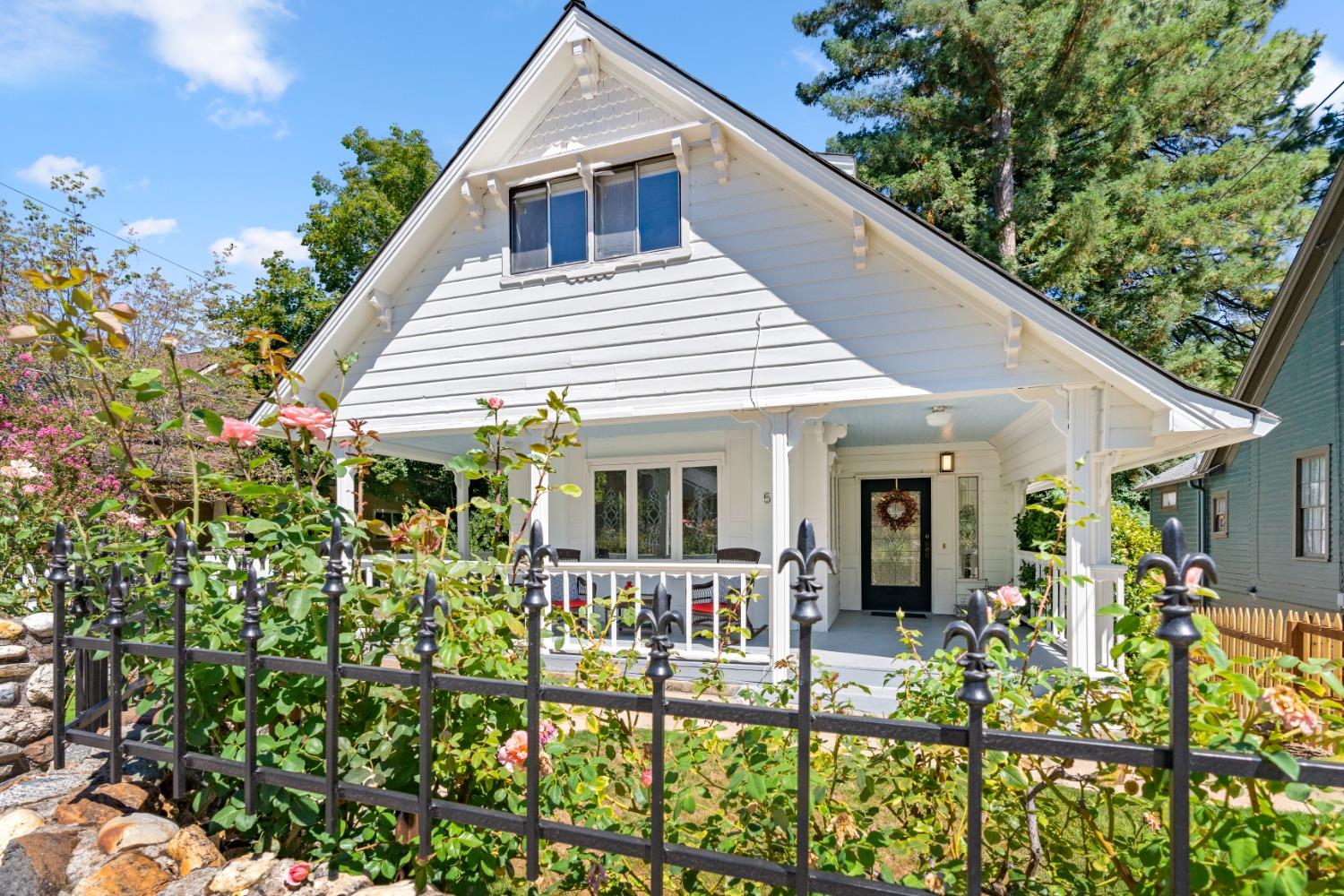 Detail Gallery Image 1 of 1 For 538 E Broad St, Nevada City,  CA 95959 - 3 Beds | 4 Baths