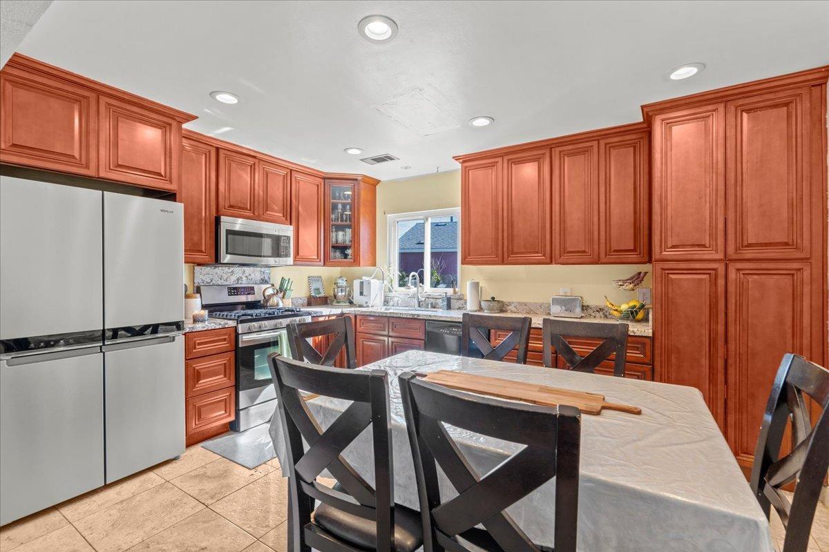 Elmo Court, Manteca, California image 10