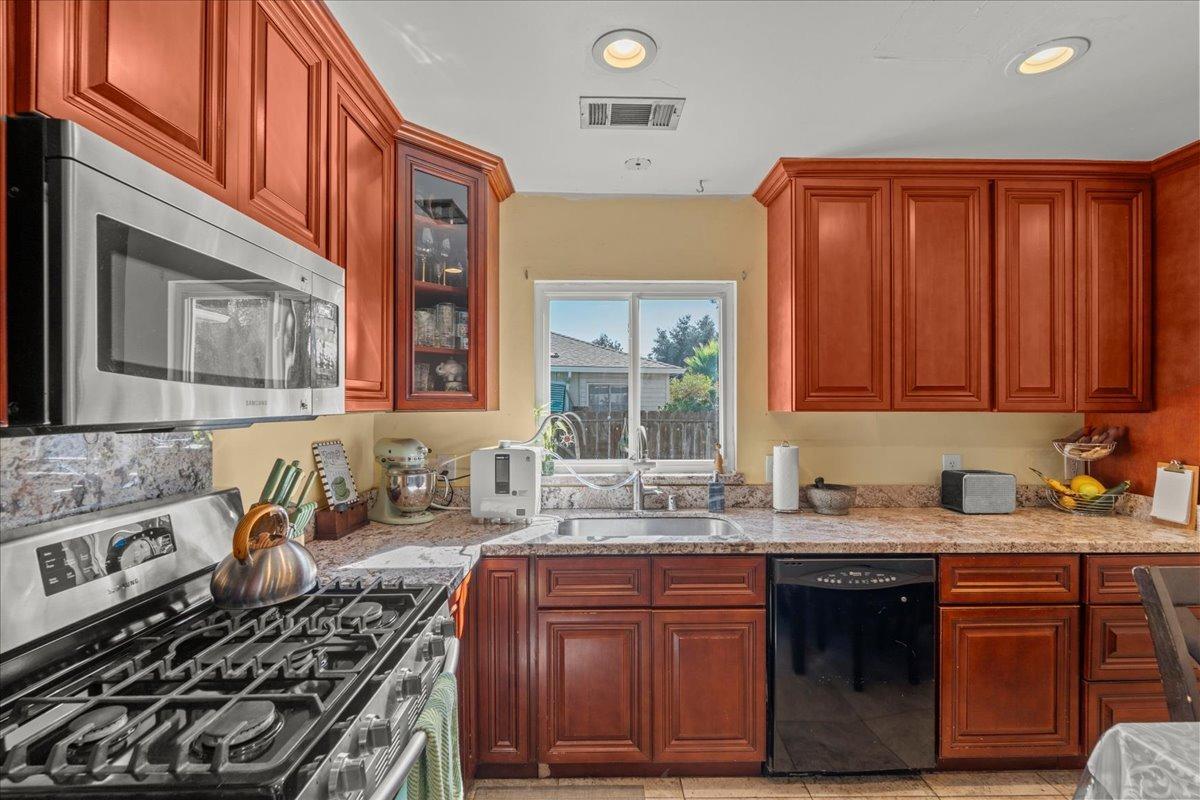 Elmo Court, Manteca, California image 12