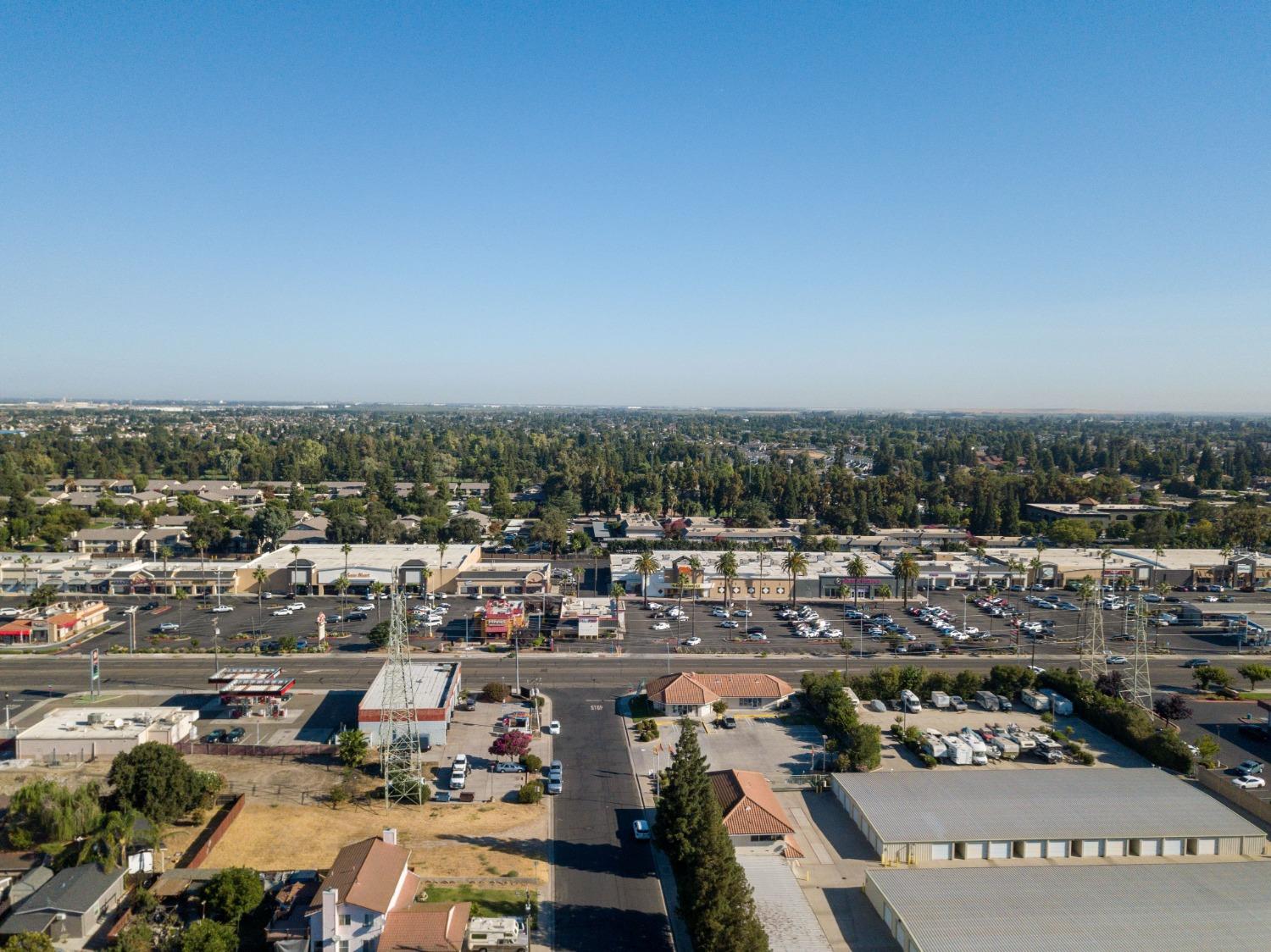 Detail Gallery Image 7 of 9 For 319 Grand Prix Ave, Manteca,  CA 95337 - – Beds | – Baths