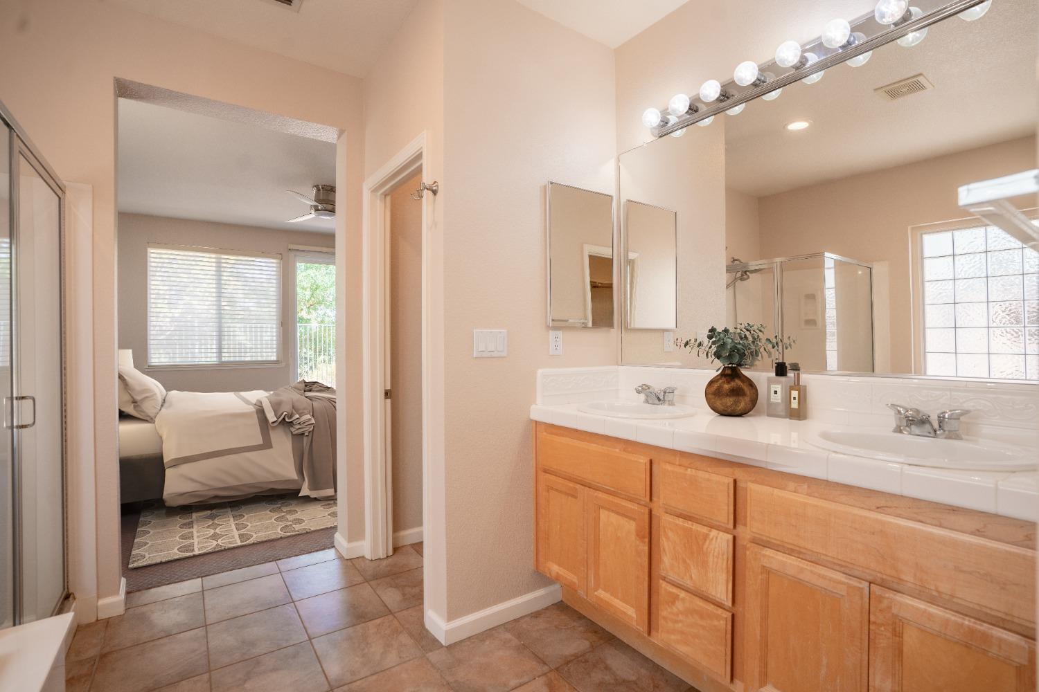 Detail Gallery Image 12 of 23 For 9267 Lamprey Dr, Elk Grove,  CA 95624 - 3 Beds | 2 Baths