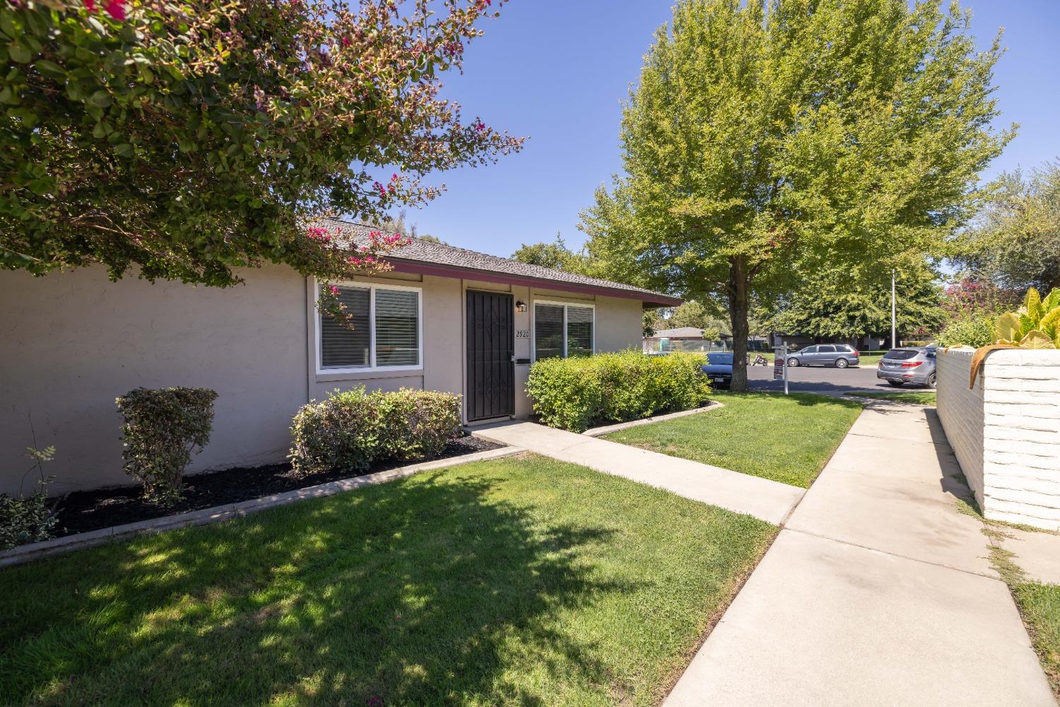 Detail Gallery Image 2 of 19 For 2920 Fisher Ct #195-1,  Stockton,  CA 95207 - 2 Beds | 1 Baths