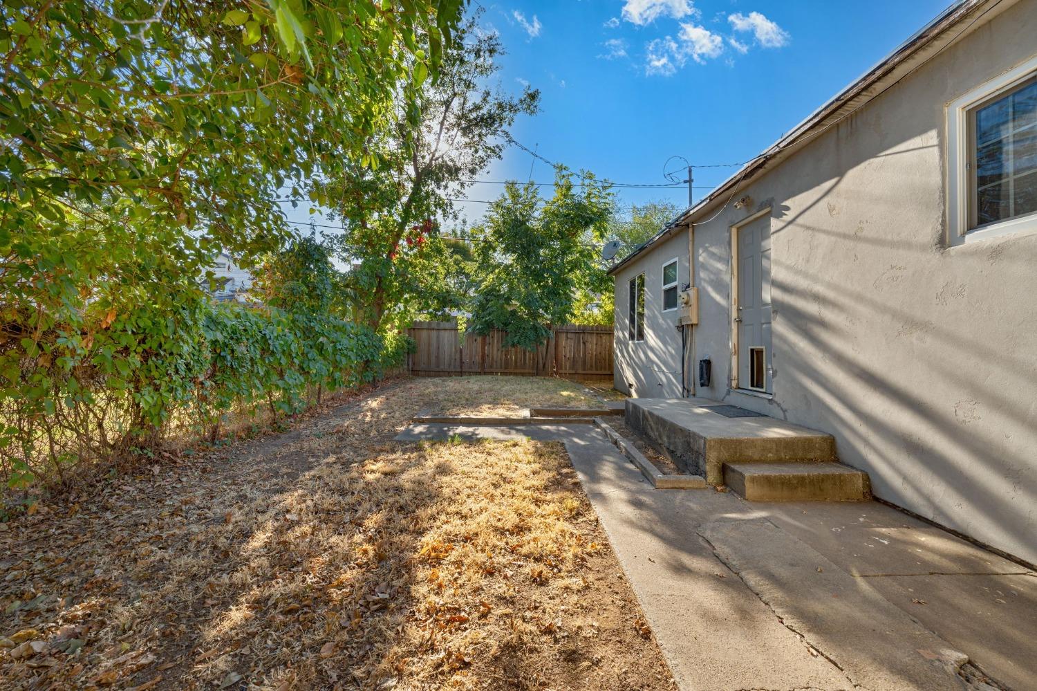 Detail Gallery Image 16 of 21 For 380 Barrette Ave, Sacramento,  CA 95815 - 2 Beds | 1 Baths