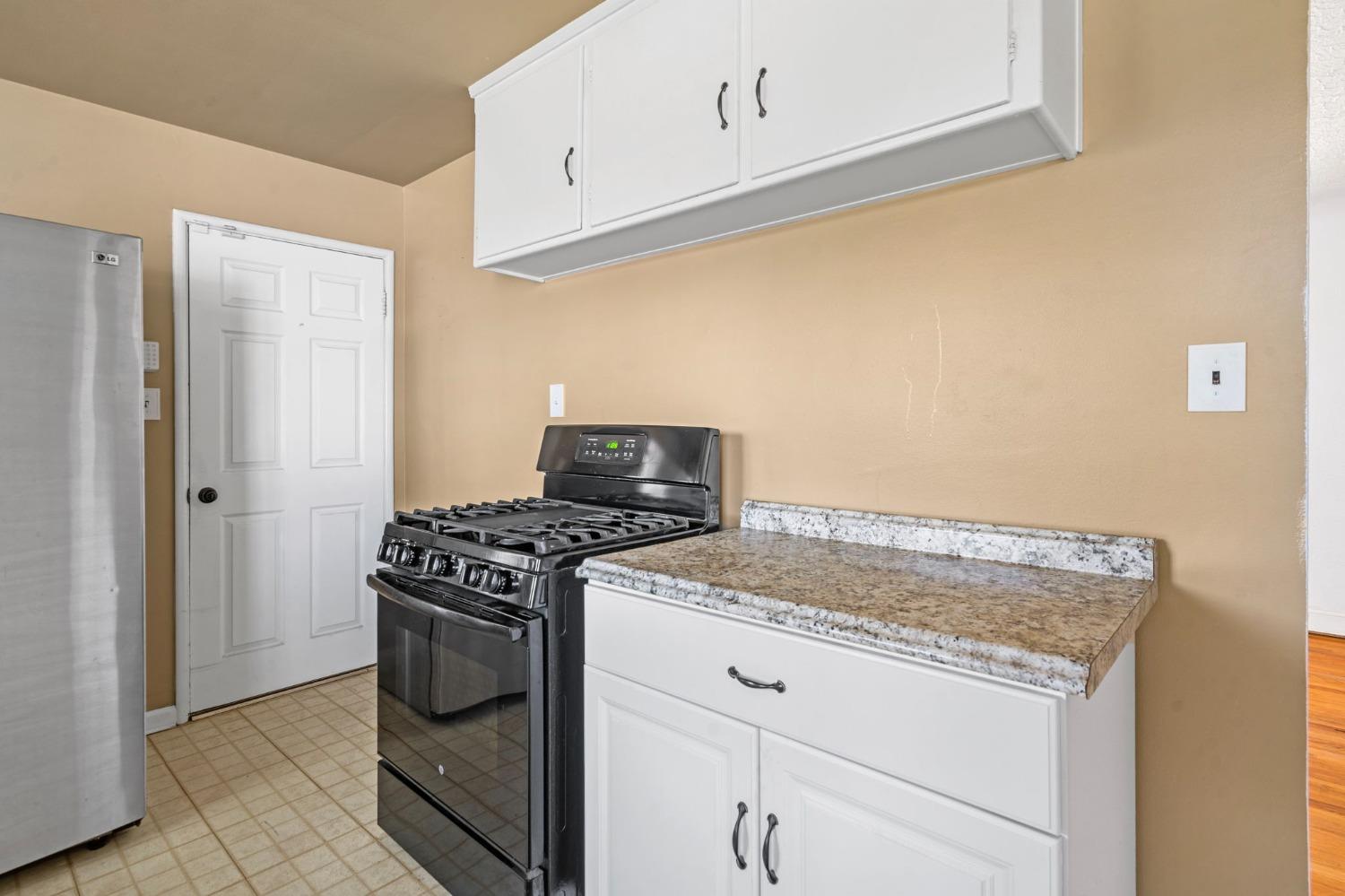 Detail Gallery Image 10 of 25 For 216 N Veach Ave, Manteca,  CA 95337 - 2 Beds | 1 Baths