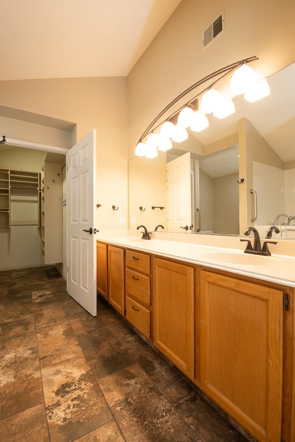 Detail Gallery Image 25 of 34 For 2152 Cobblestone Mnr, Modesto,  CA 95355 - 2 Beds | 2 Baths