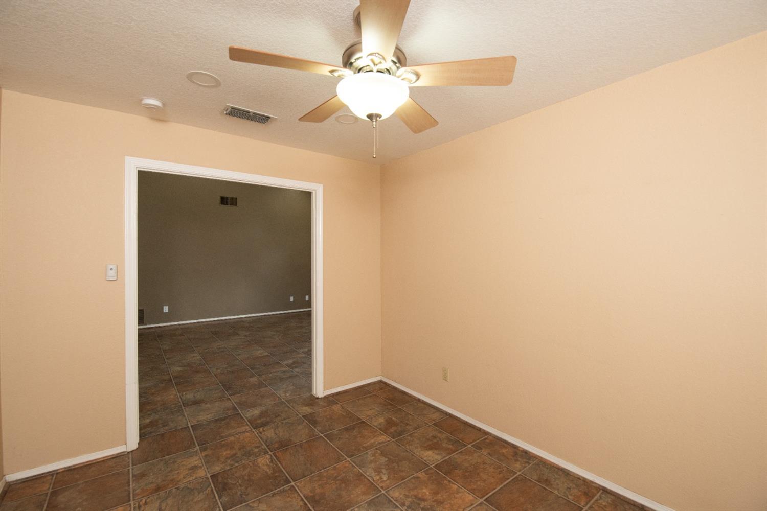 Detail Gallery Image 17 of 34 For 2152 Cobblestone Mnr, Modesto,  CA 95355 - 2 Beds | 2 Baths