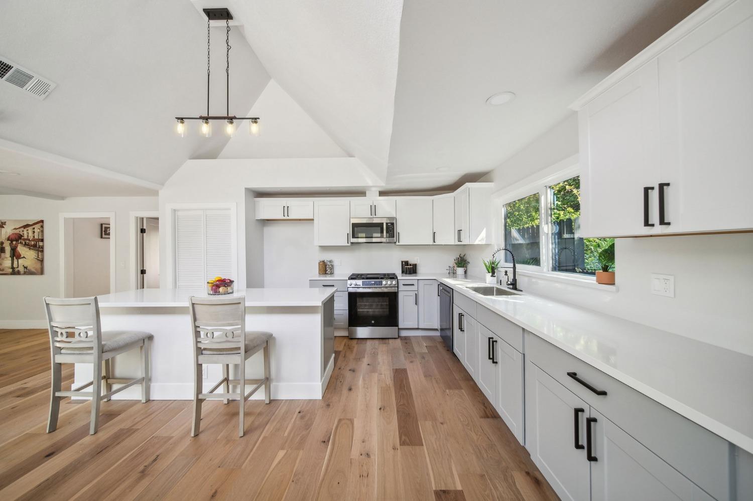 Detail Gallery Image 6 of 33 For 610 Nestora Ave, Aptos,  CA 95003 - 3 Beds | 2 Baths