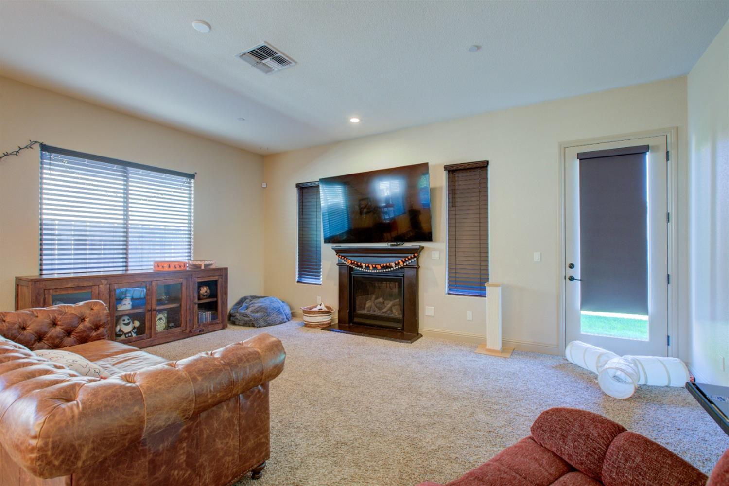 Detail Gallery Image 8 of 38 For 19600 W Verona Way, Hilmar,  CA 95324 - 3 Beds | 2 Baths